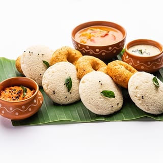 Idli Vada Combo - (1+1)